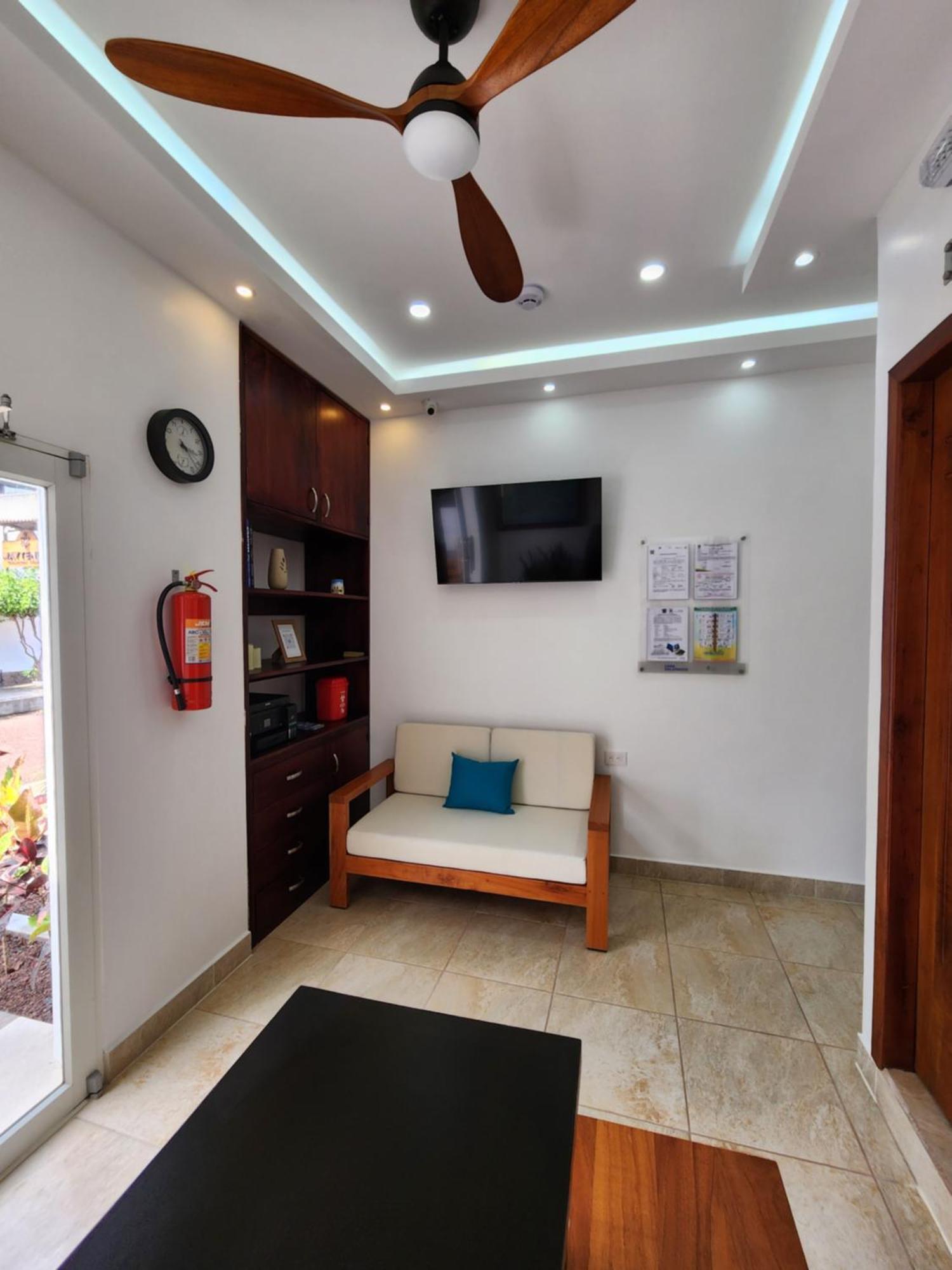 Casa Galapagos By Hostal Fragata Пуэрто-Айора Экстерьер фото