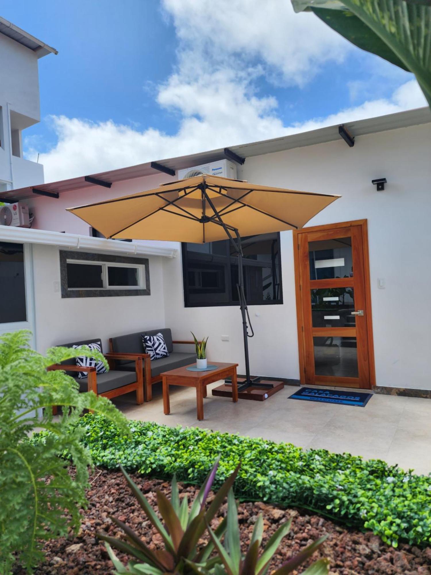 Casa Galapagos By Hostal Fragata Пуэрто-Айора Экстерьер фото